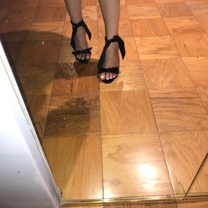 Super cute black suede heels!